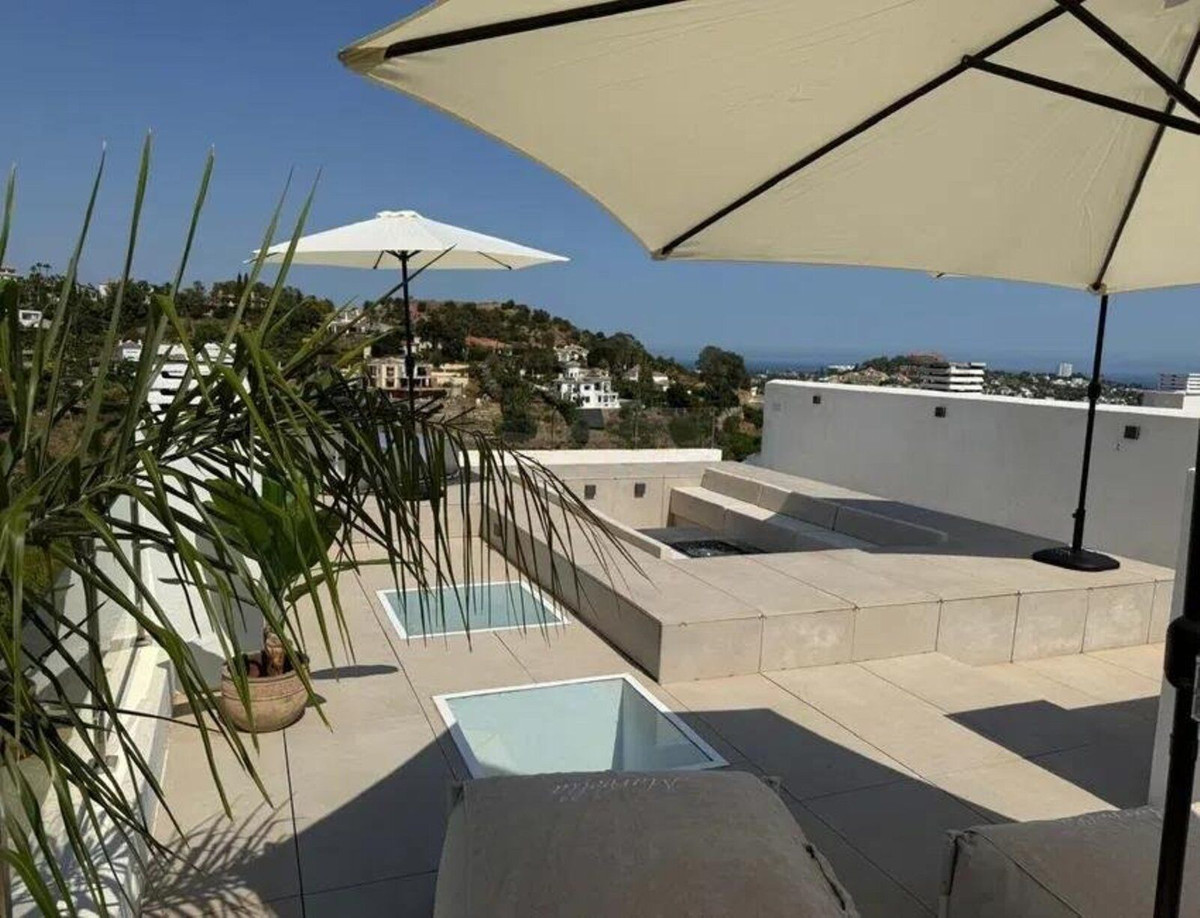 2 Bed Apartment for sale in La Quinta Costa Del Sol, Málaga, Spain