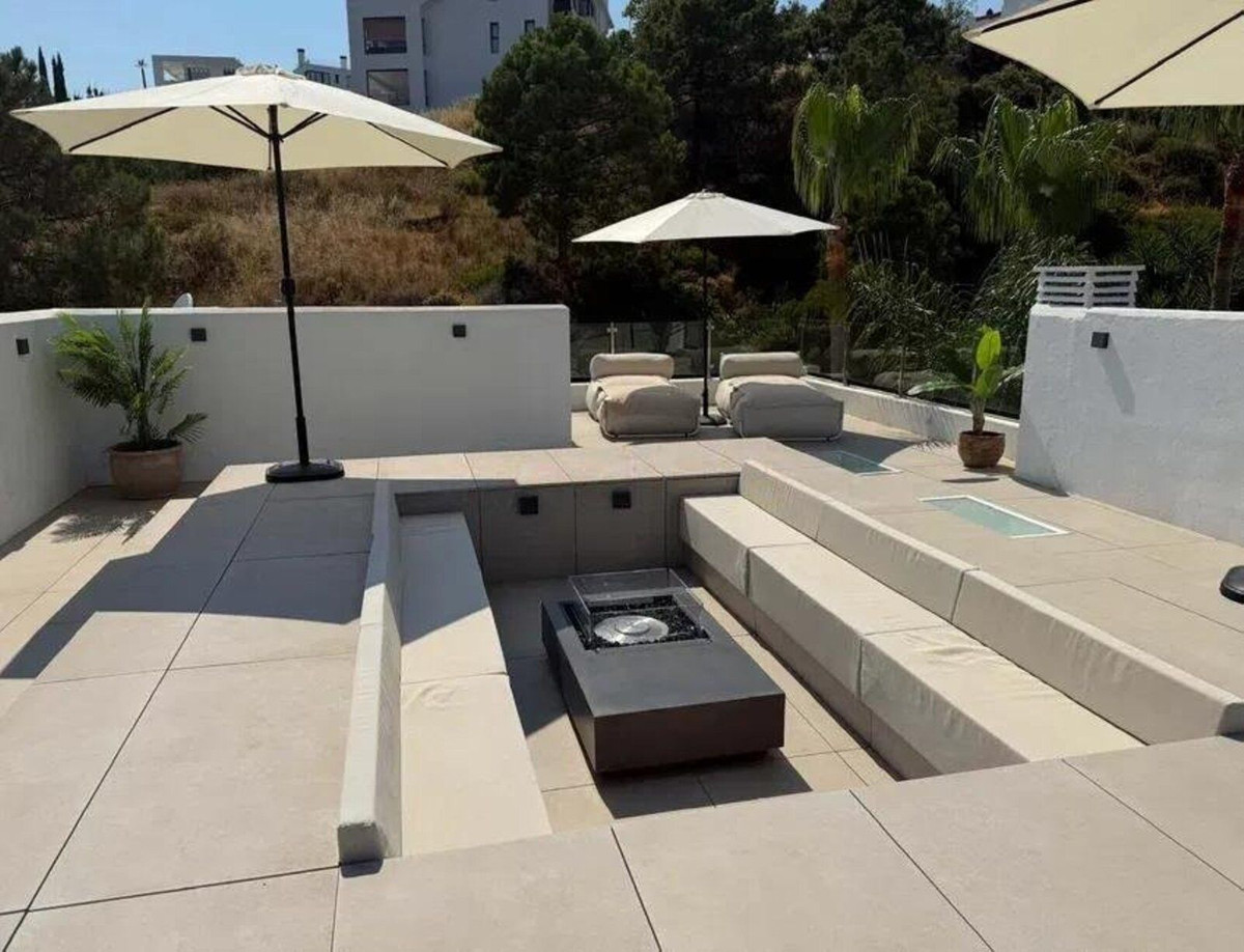 2 Bed Apartment for sale in La Quinta Costa Del Sol, Málaga, Spain