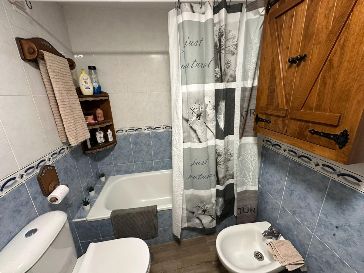 3 Bed Apartment for sale in Las Lagunas Costa Del Sol, Málaga, Spain