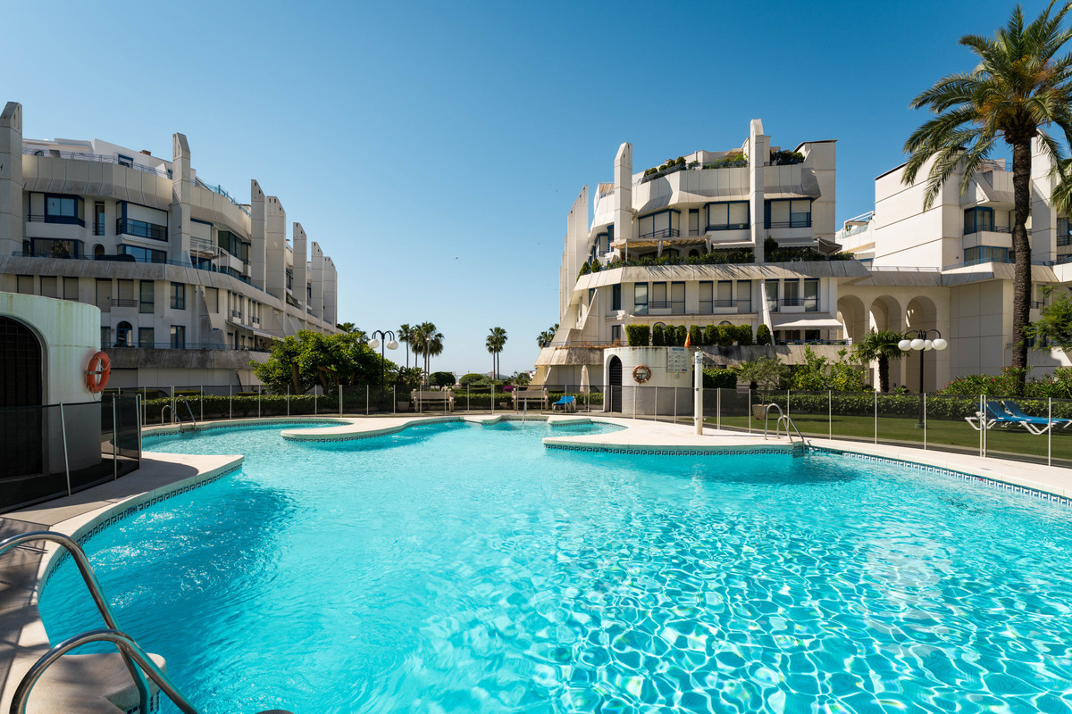 3 Bed Apartment for sale in Marbella Costa Del Sol, Málaga, Spain