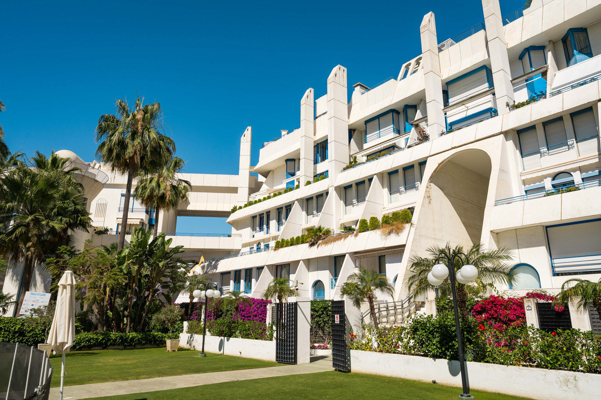 3 Bed Apartment for sale in Marbella Costa Del Sol, Málaga, Spain