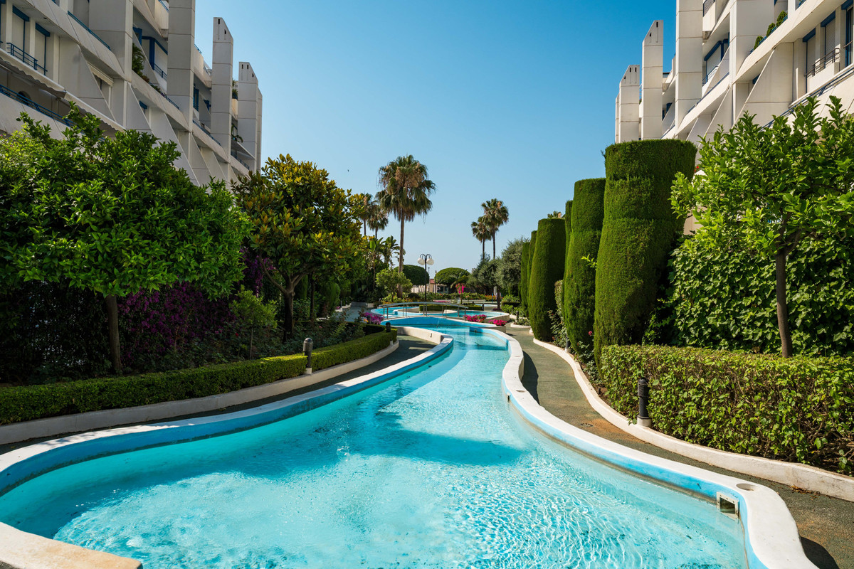 3 Bed Apartment for sale in Marbella Costa Del Sol, Málaga, Spain