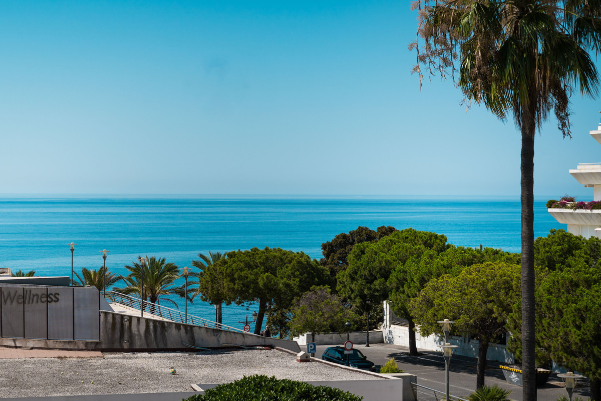 3 Bed Apartment for sale in Marbella Costa Del Sol, Málaga, Spain
