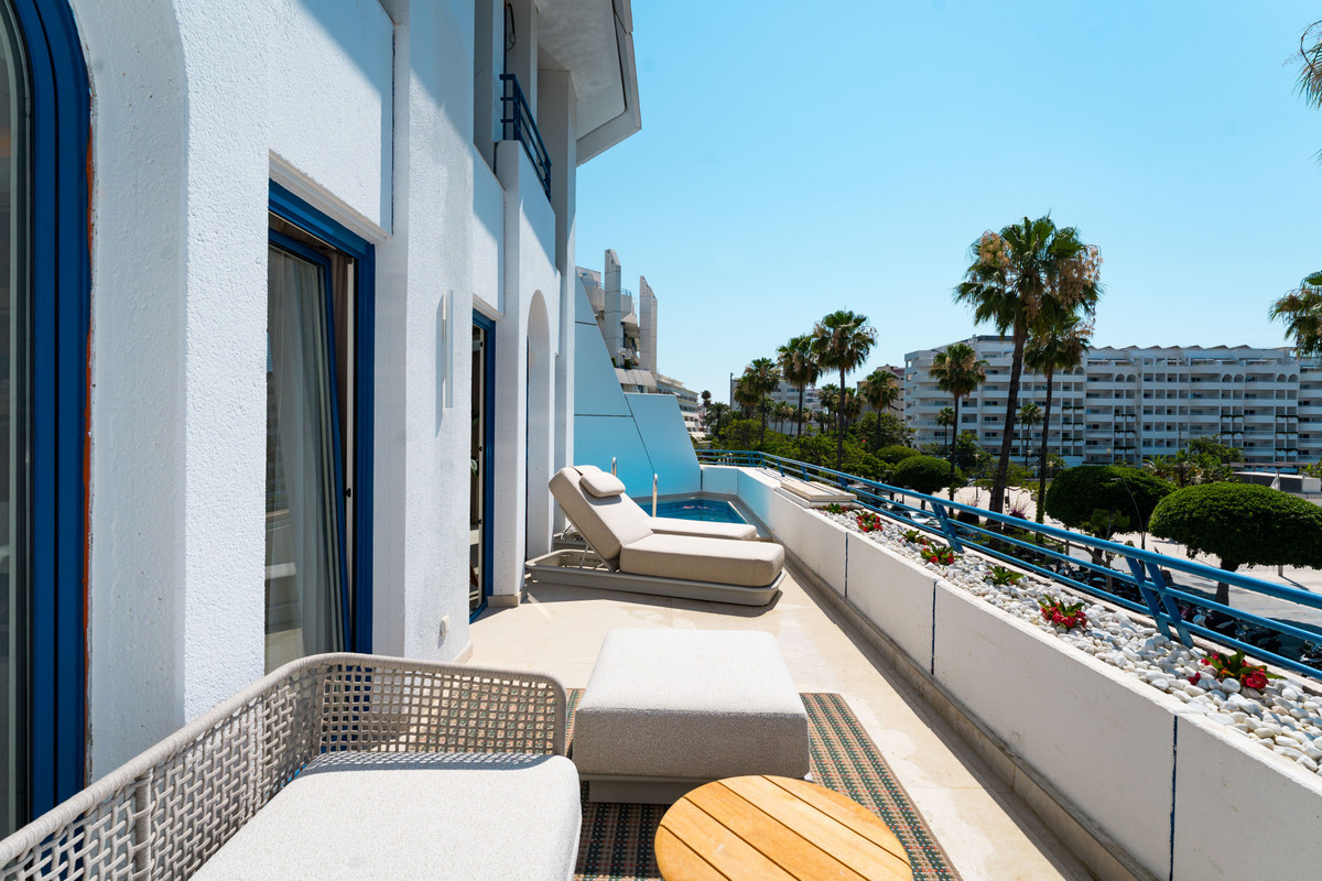 3 Bed Apartment for sale in Marbella Costa Del Sol, Málaga, Spain