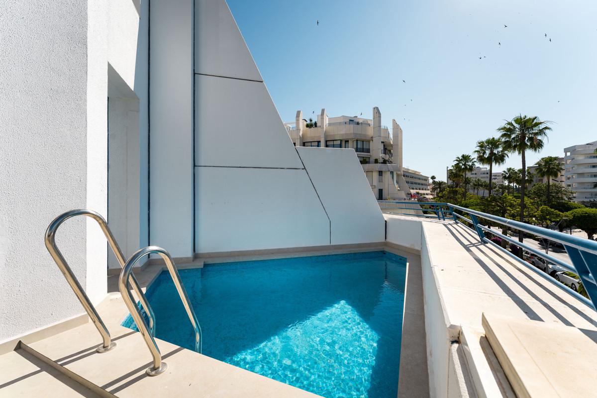3 Bed Apartment for sale in Marbella Costa Del Sol, Málaga, Spain