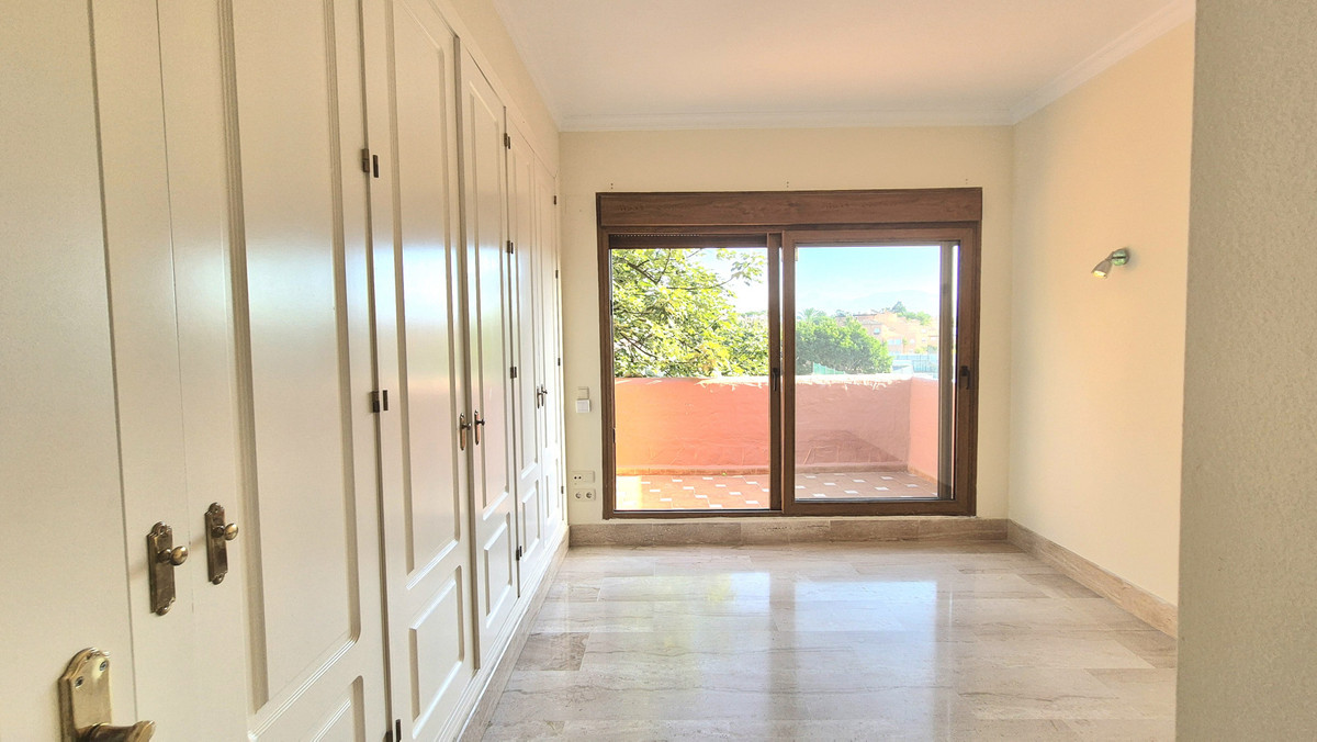 3 Bed Apartment for sale in Estepona Costa Del Sol, Málaga, Spain