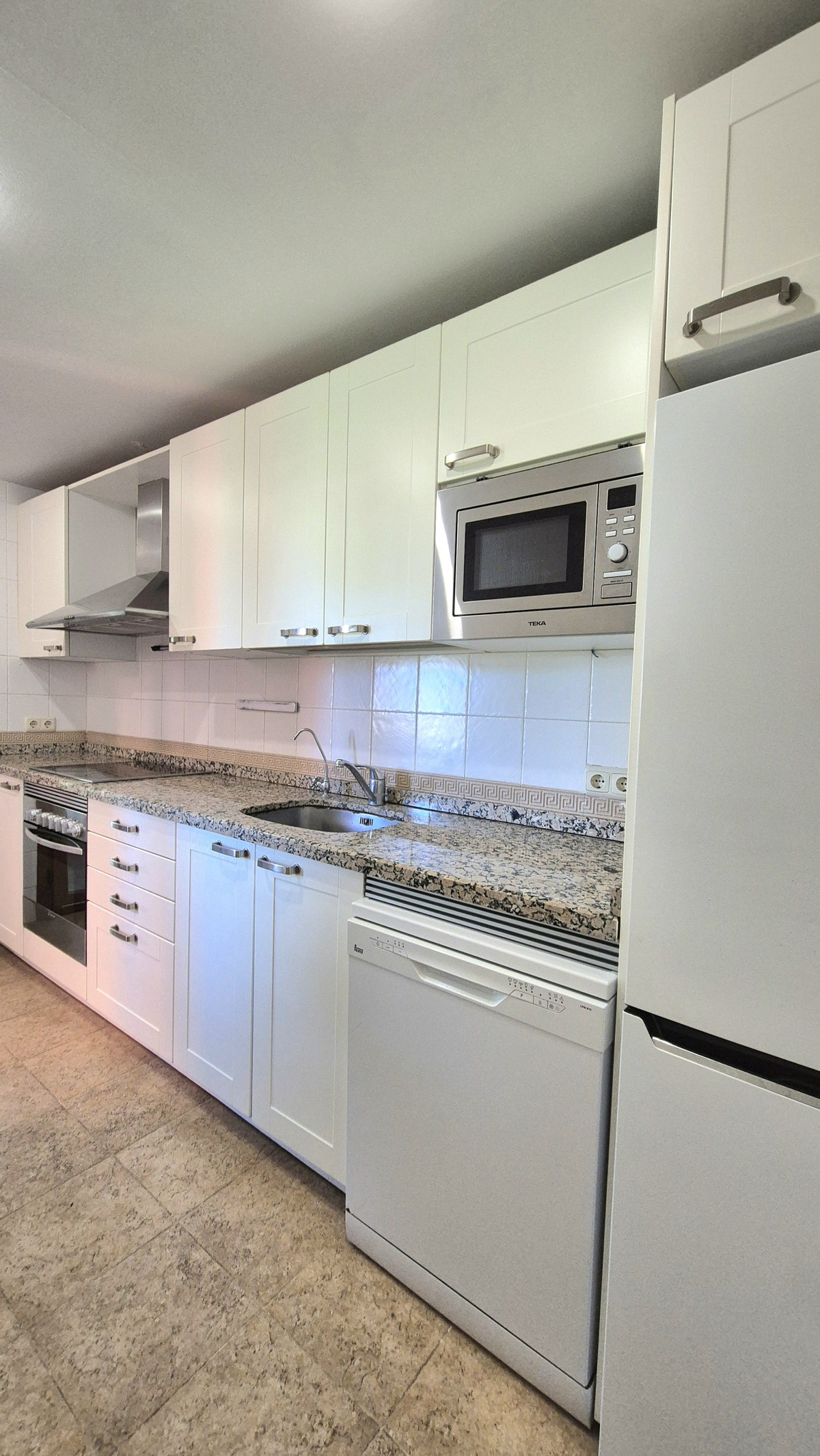 3 Bed Apartment for sale in Estepona Costa Del Sol, Málaga, Spain