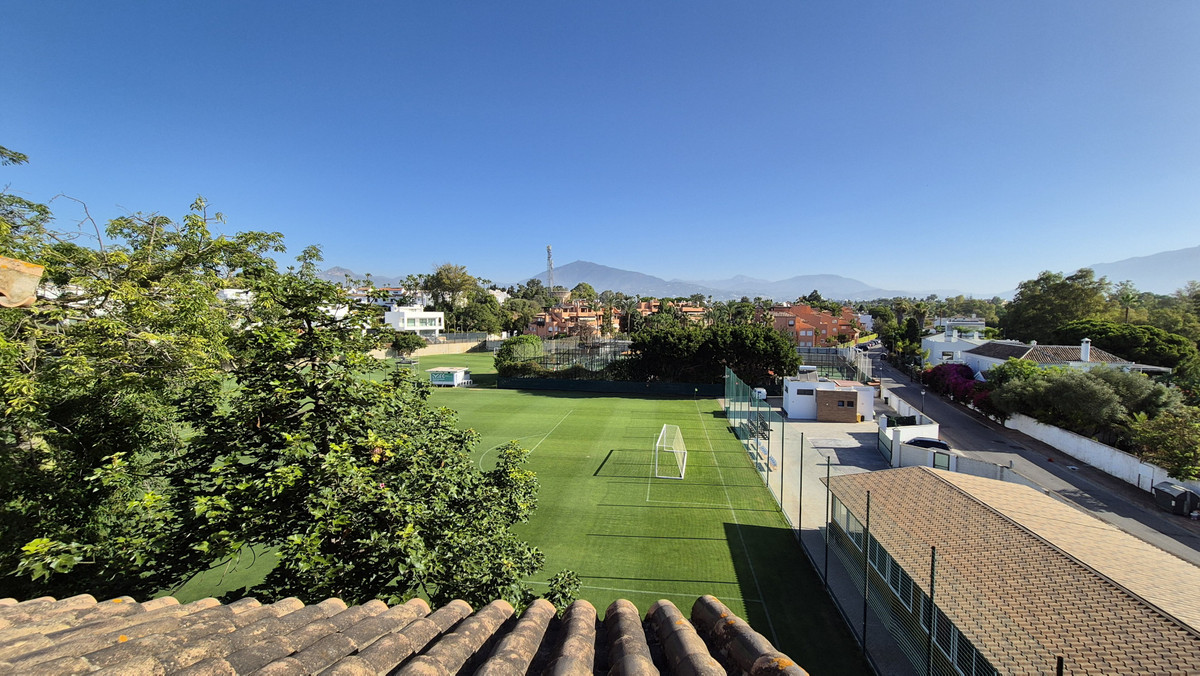 3 Bed Apartment for sale in Estepona Costa Del Sol, Málaga, Spain