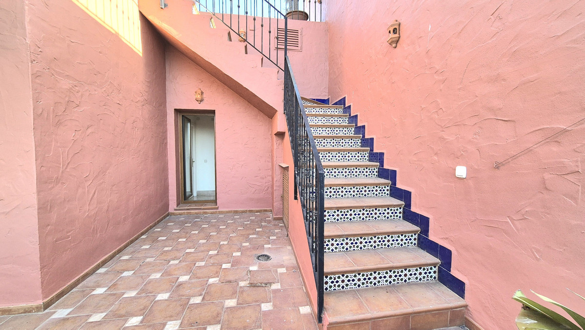 3 Bed Apartment for sale in Estepona Costa Del Sol, Málaga, Spain