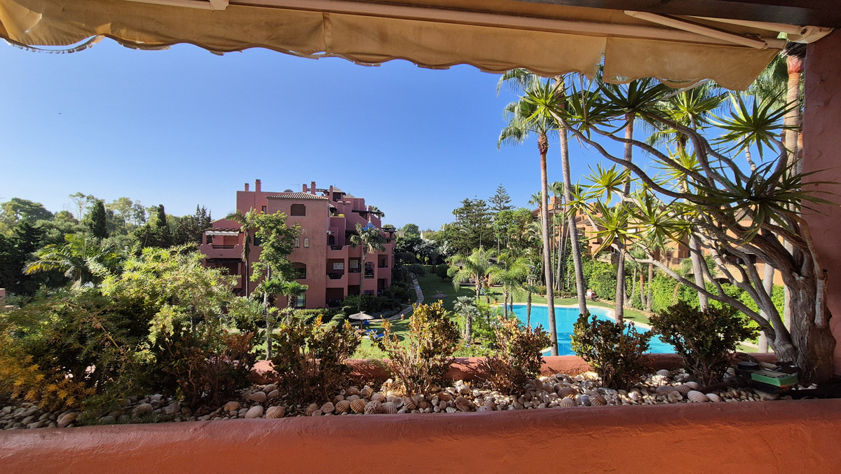 3 Bed Apartment for sale in Estepona Costa Del Sol, Málaga, Spain