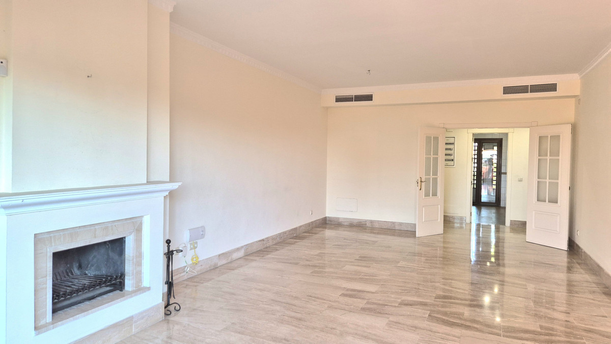 3 Bed Apartment for sale in Estepona Costa Del Sol, Málaga, Spain