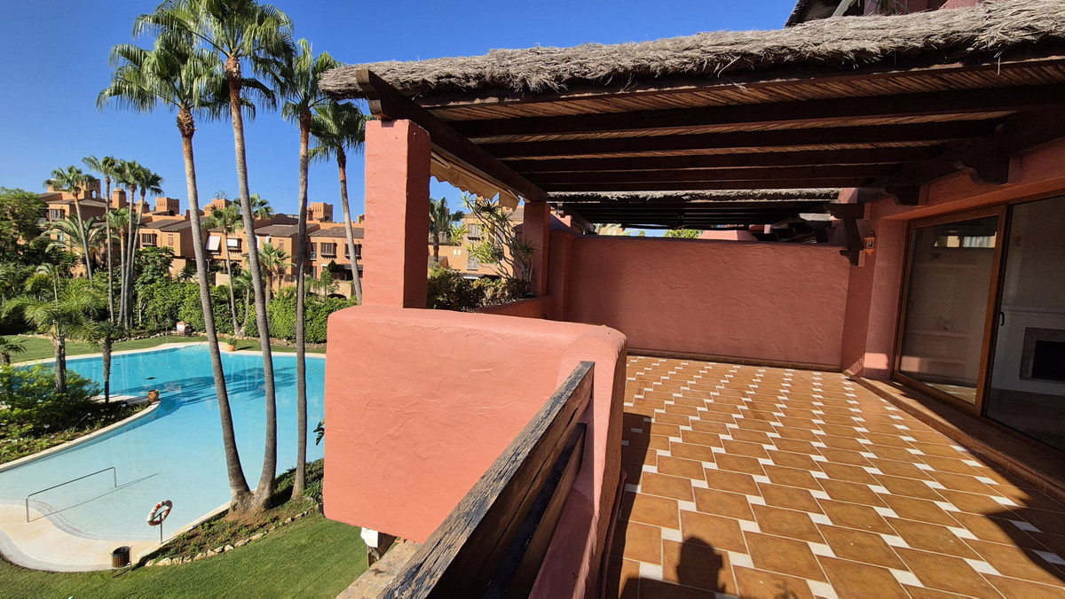 3 Bed Apartment for sale in Estepona Costa Del Sol, Málaga, Spain