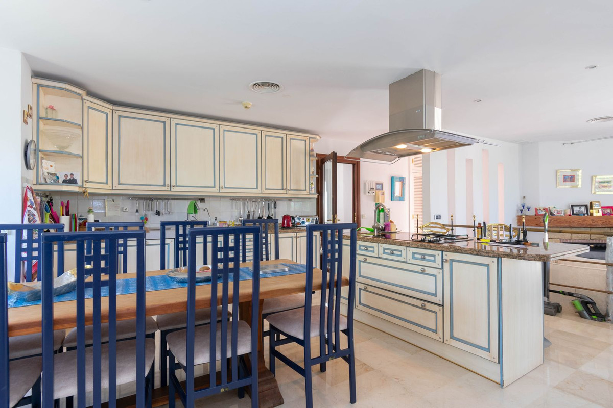 4 Bed Townhouse for sale in Estepona Costa Del Sol, Málaga, Spain