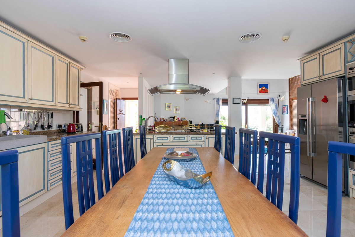 4 Bed Townhouse for sale in Estepona Costa Del Sol, Málaga, Spain