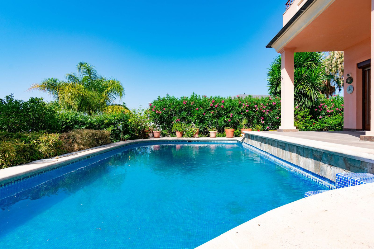 4 Bed Townhouse for sale in Estepona Costa Del Sol, Málaga, Spain