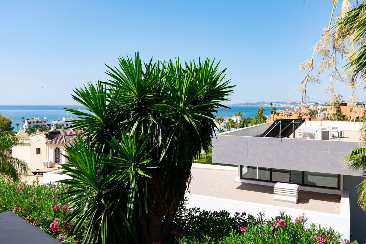 4 Bed Townhouse for sale in Estepona Costa Del Sol, Málaga, Spain