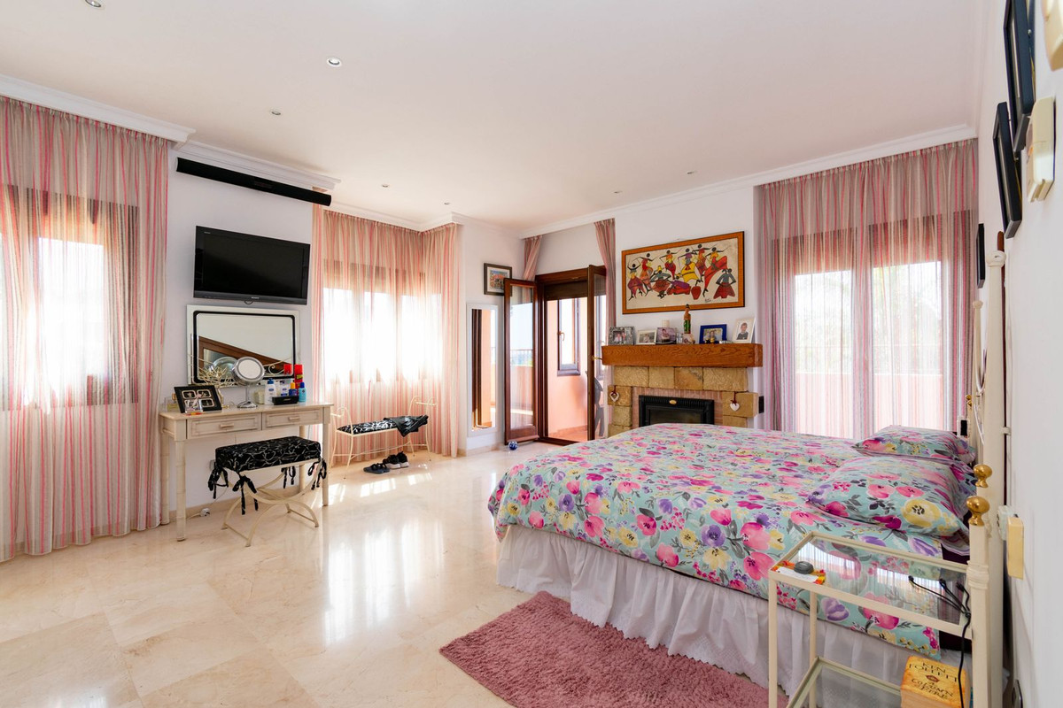 4 Bed Townhouse for sale in Estepona Costa Del Sol, Málaga, Spain