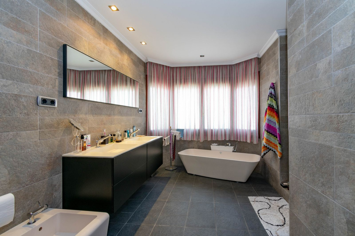 4 Bed Townhouse for sale in Estepona Costa Del Sol, Málaga, Spain