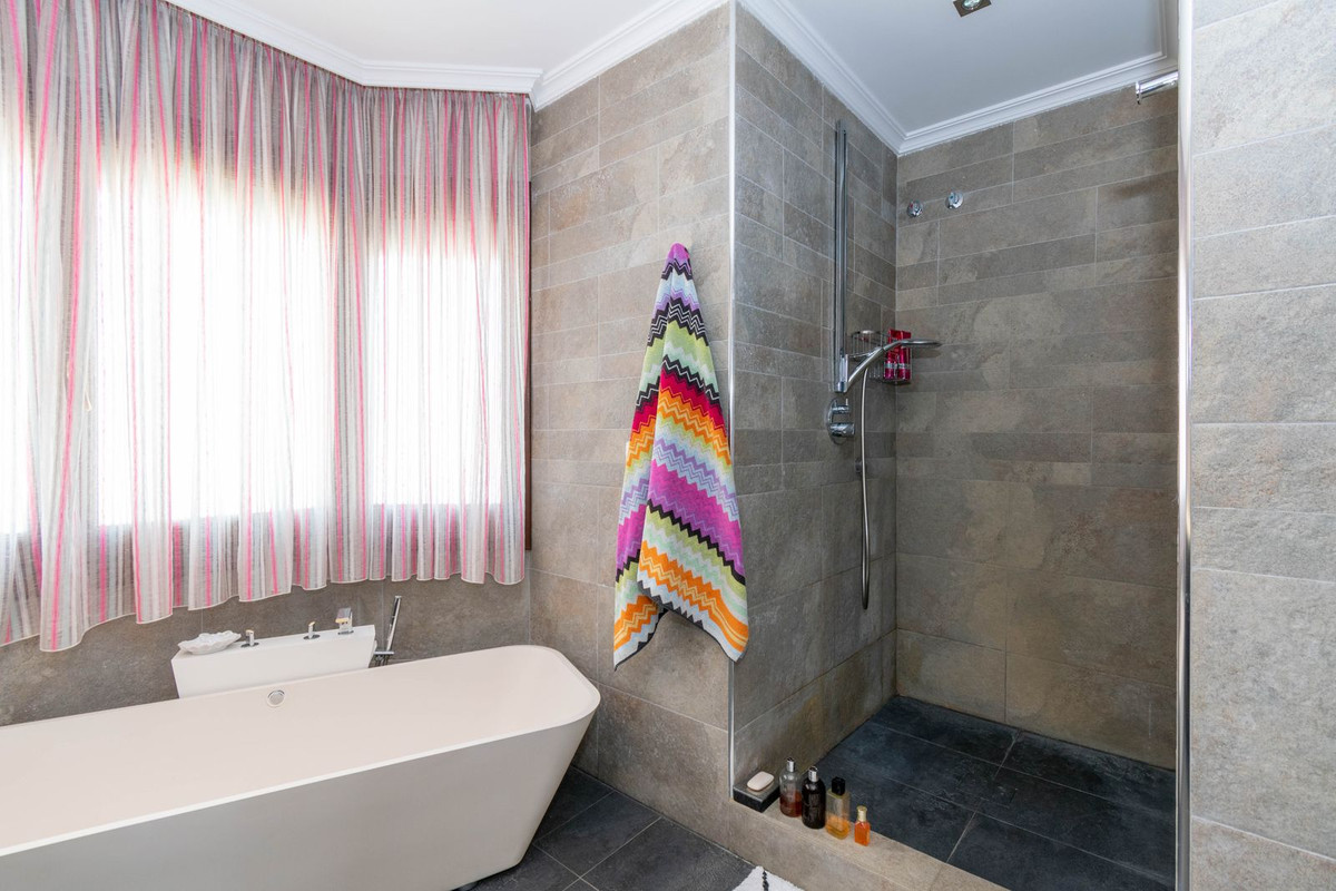 4 Bed Townhouse for sale in Estepona Costa Del Sol, Málaga, Spain