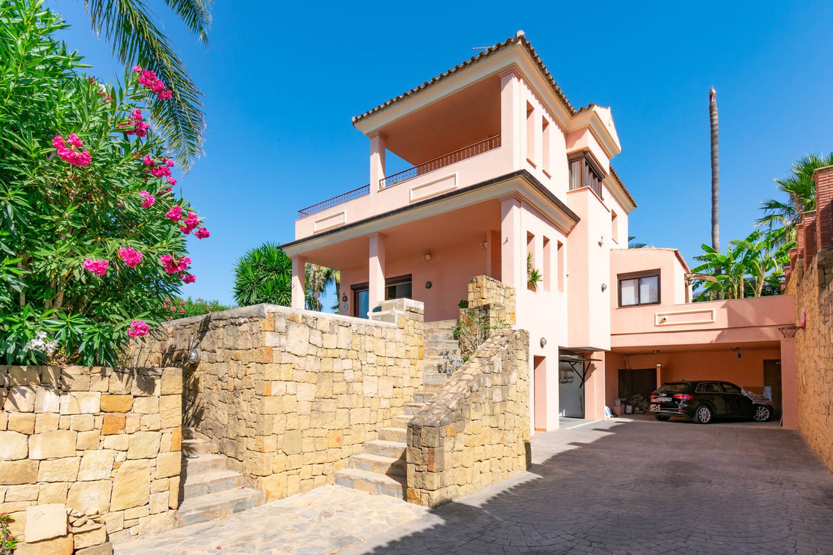 4 Bed Townhouse for sale in Estepona Costa Del Sol, Málaga, Spain