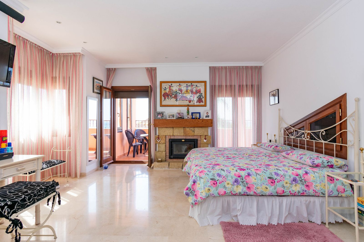 4 Bed Townhouse for sale in Estepona Costa Del Sol, Málaga, Spain