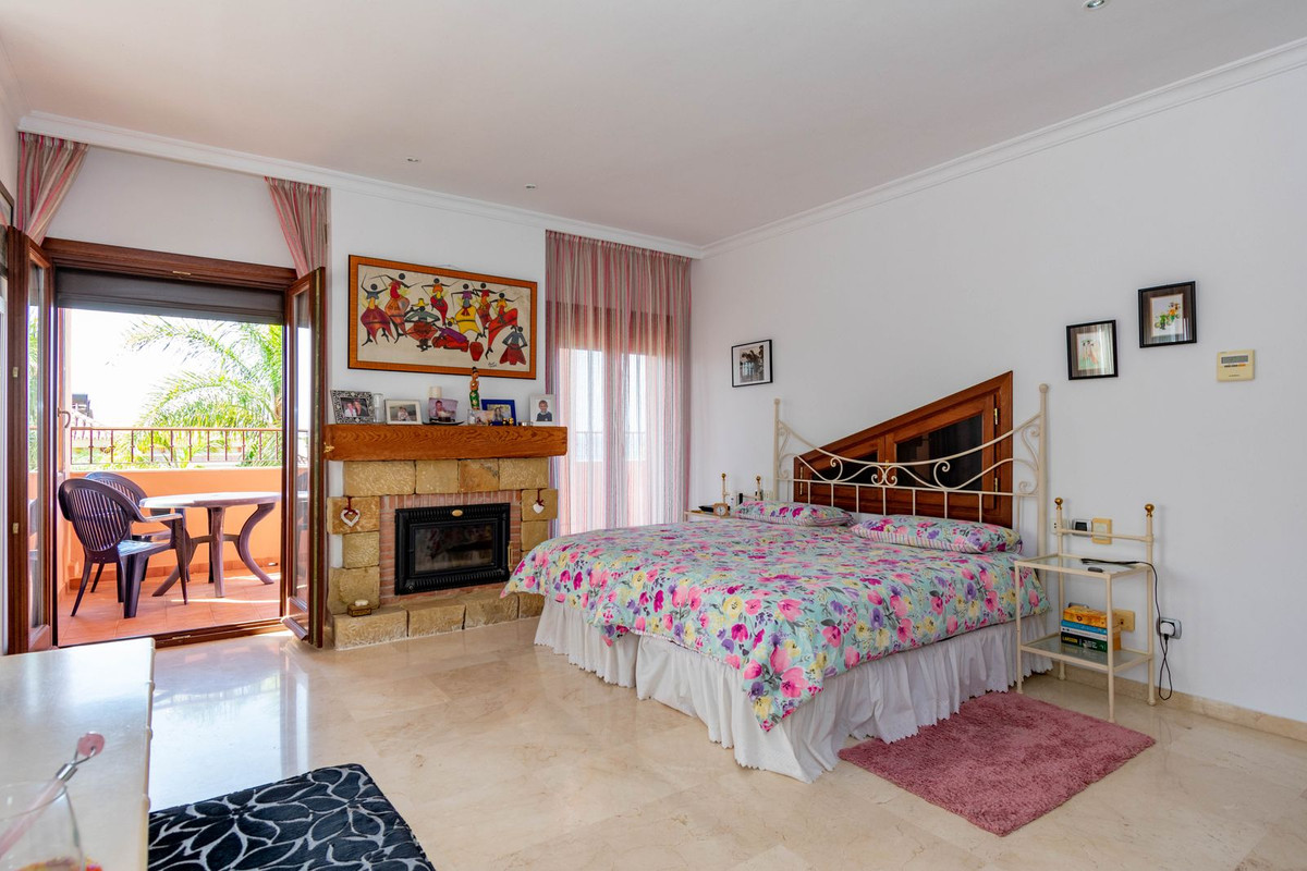 4 Bed Townhouse for sale in Estepona Costa Del Sol, Málaga, Spain