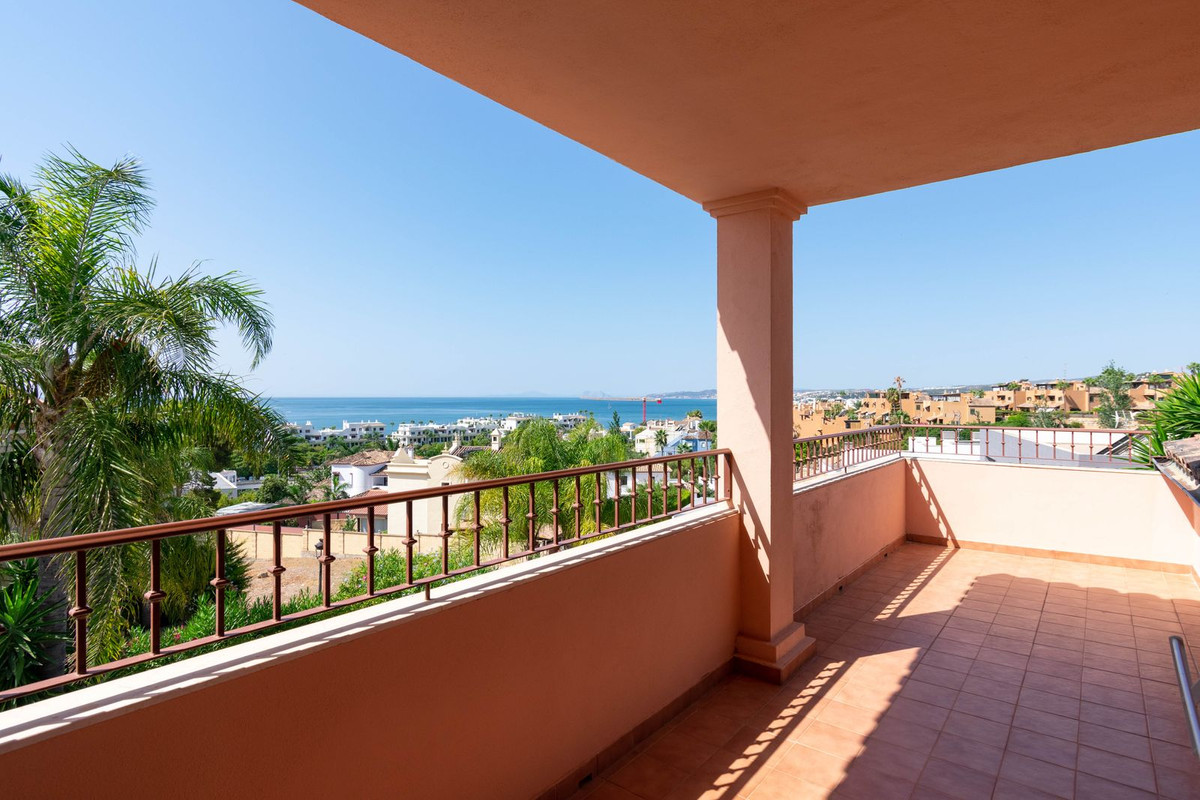 4 Bed Townhouse for sale in Estepona Costa Del Sol, Málaga, Spain