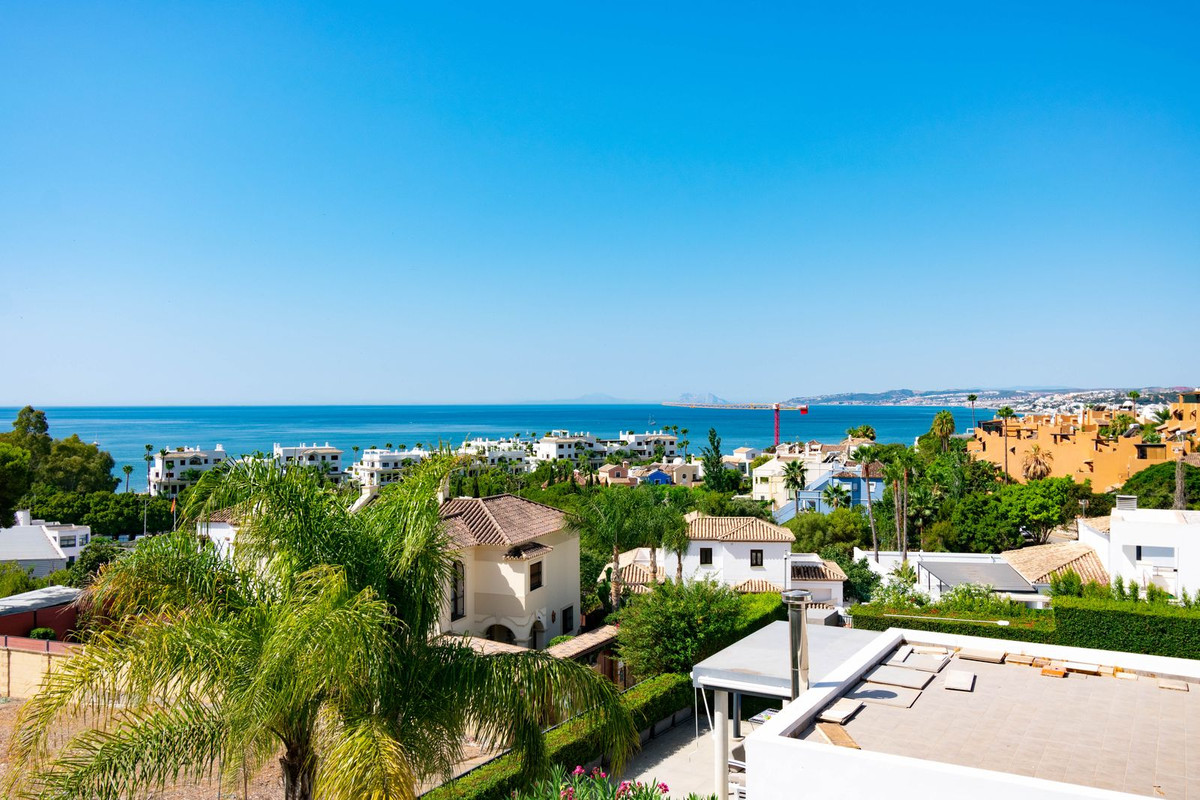4 Bed Townhouse for sale in Estepona Costa Del Sol, Málaga, Spain