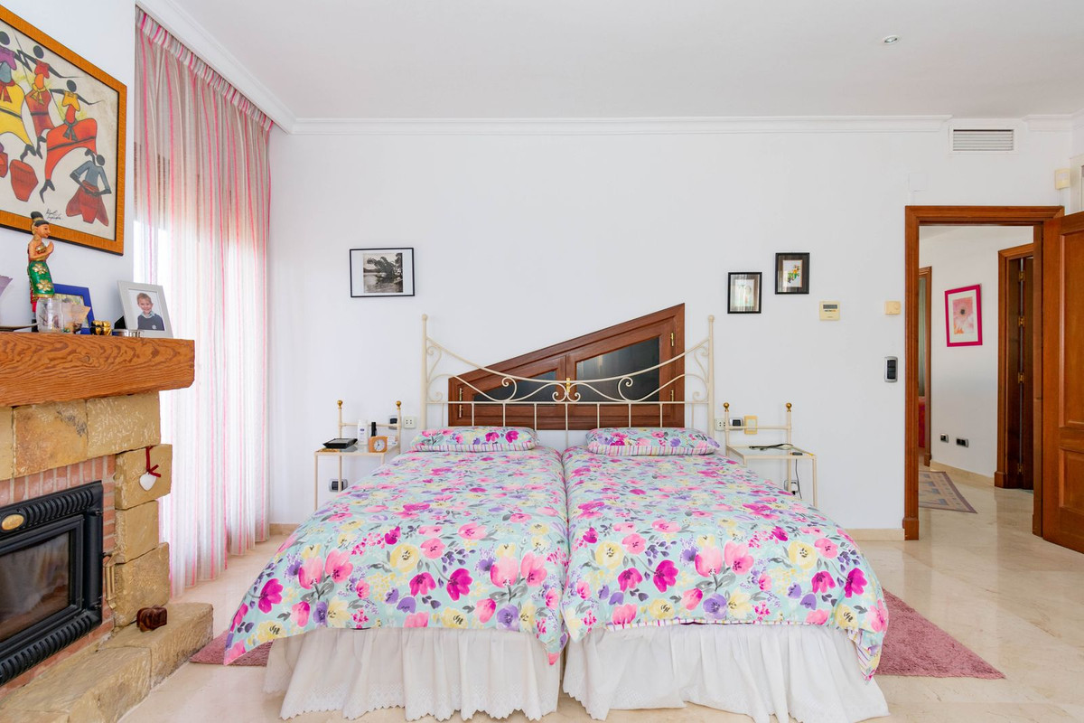 4 Bed Townhouse for sale in Estepona Costa Del Sol, Málaga, Spain