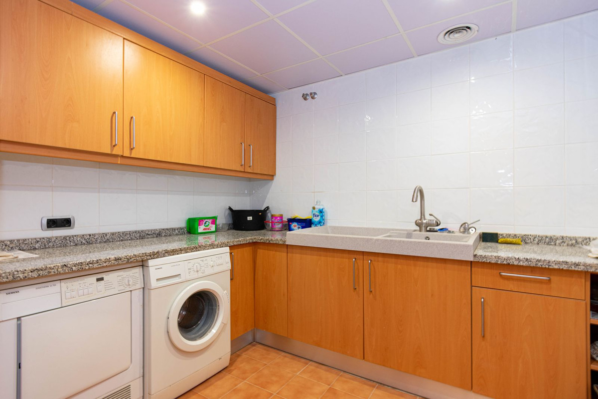 4 Bed Townhouse for sale in Estepona Costa Del Sol, Málaga, Spain