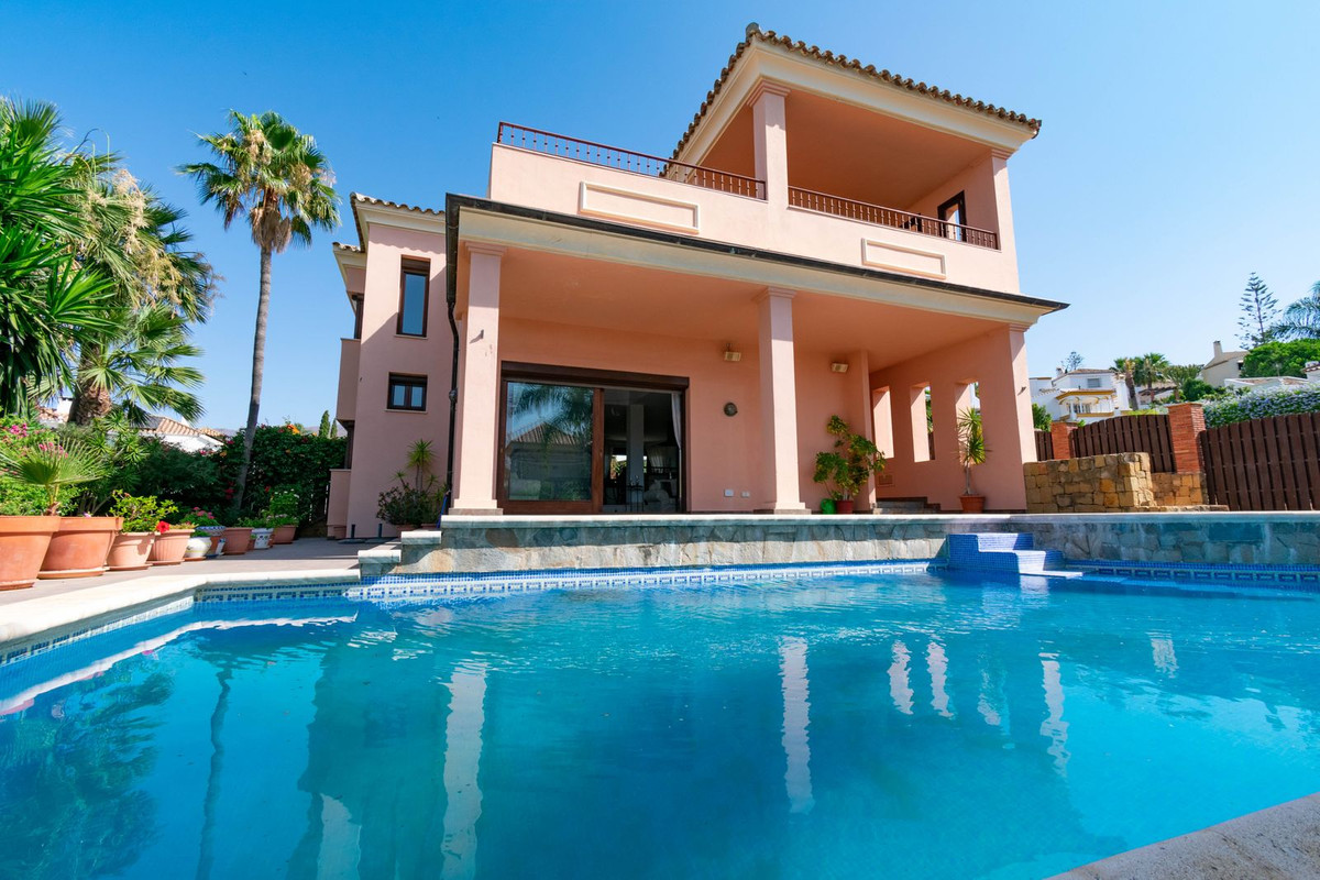 4 Bed Townhouse for sale in Estepona Costa Del Sol, Málaga, Spain
