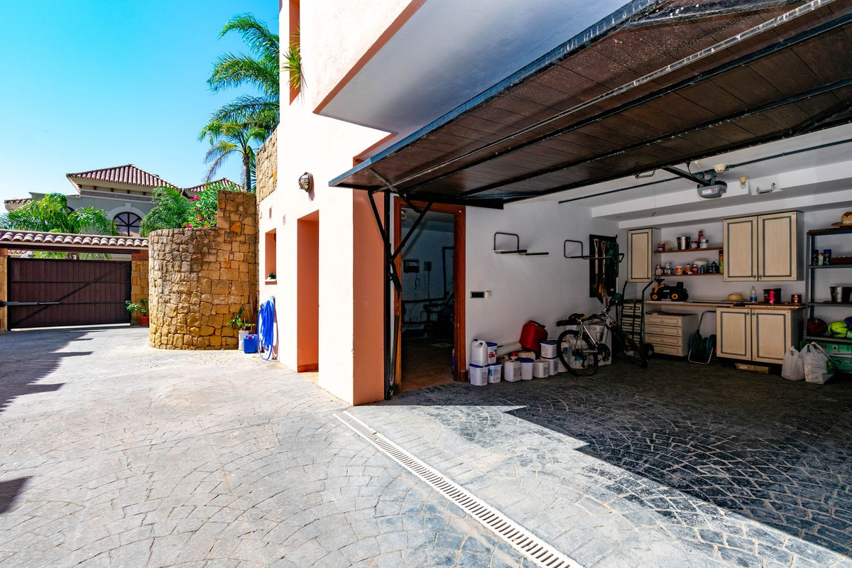 4 Bed Townhouse for sale in Estepona Costa Del Sol, Málaga, Spain