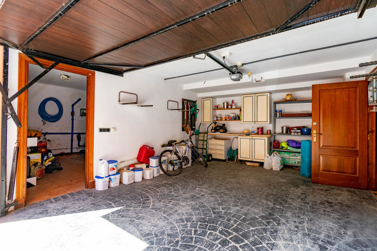 4 Bed Townhouse for sale in Estepona Costa Del Sol, Málaga, Spain