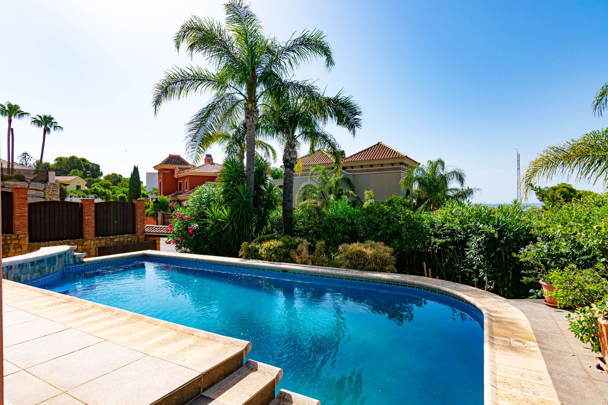 4 Bed Townhouse for sale in Estepona Costa Del Sol, Málaga, Spain