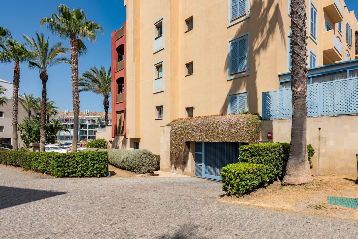 3 Bed Apartment for sale in Sotogrande Marina Costa Del Sol, Cádiz, Spain