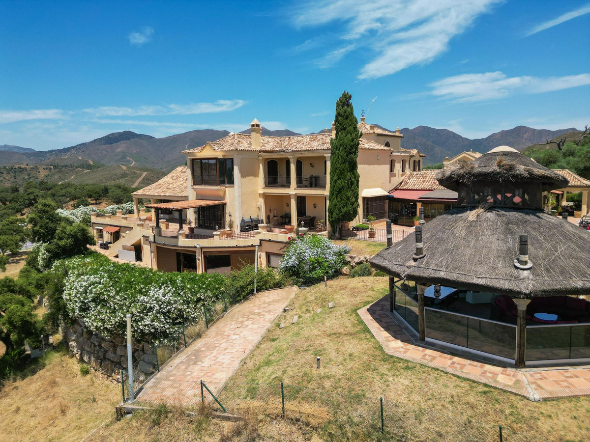 9 Bed Townhouse for sale in La Mairena Costa Del Sol, Málaga, Spain