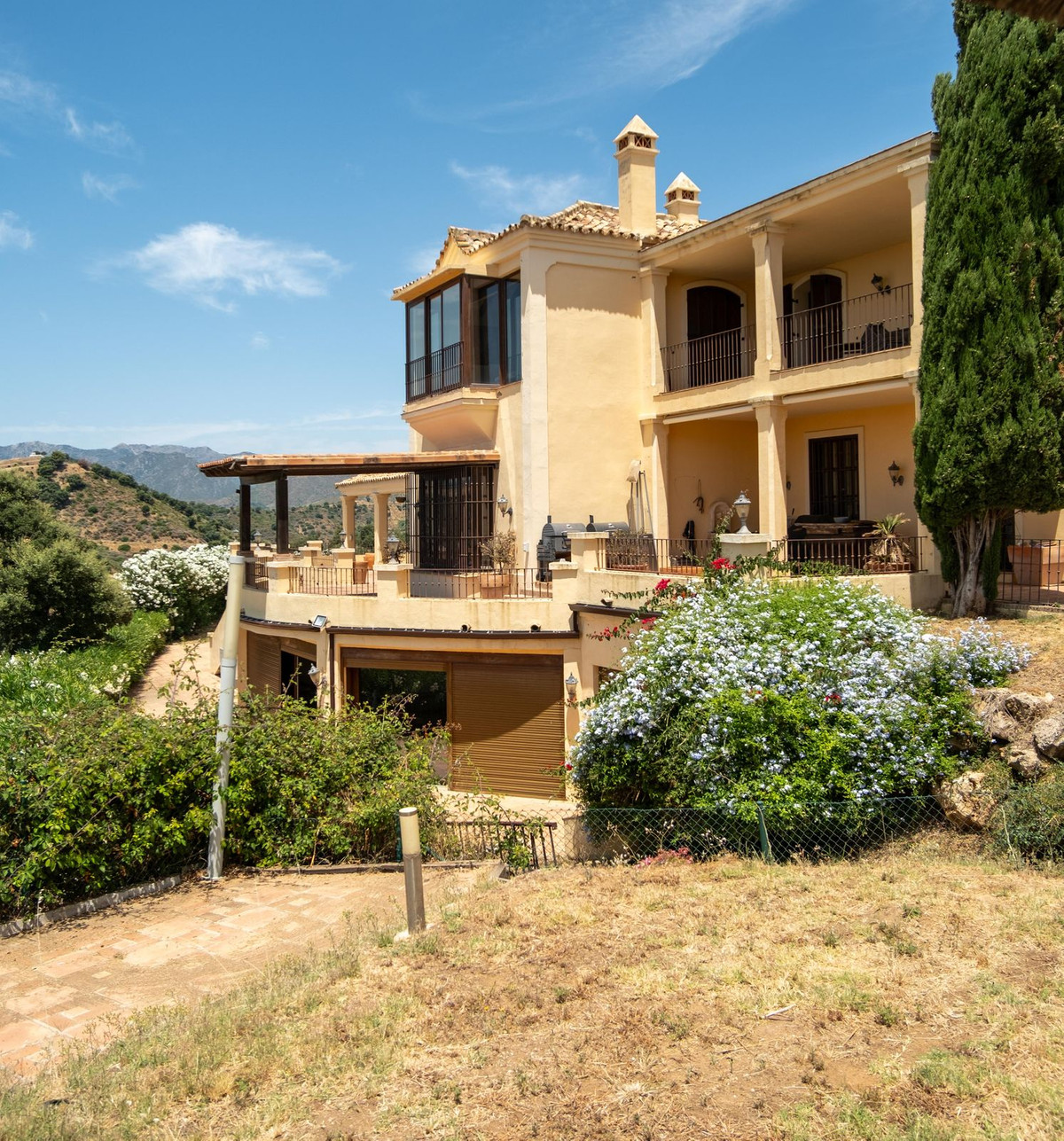 9 Bed Townhouse for sale in La Mairena Costa Del Sol, Málaga, Spain