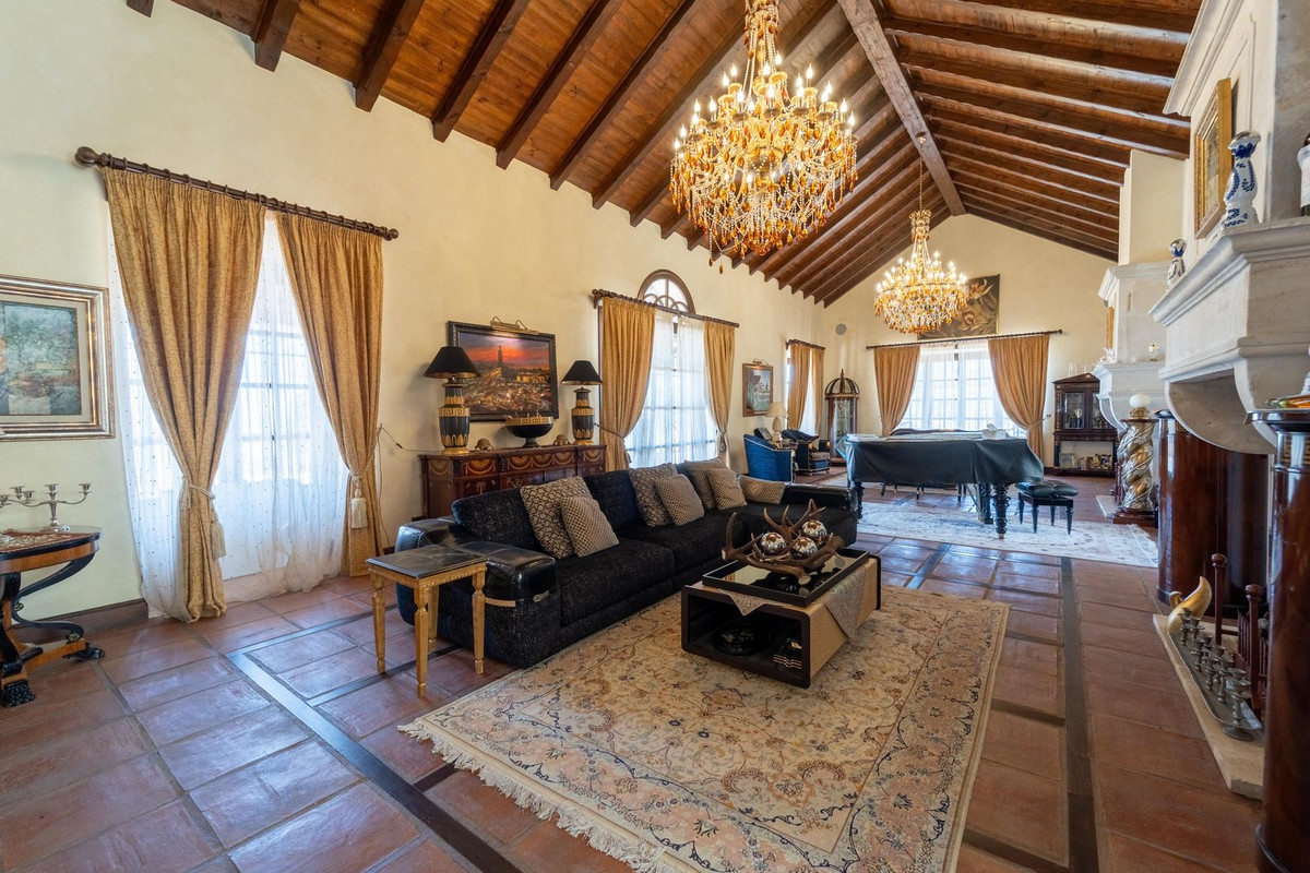 9 Bed Townhouse for sale in La Mairena Costa Del Sol, Málaga, Spain