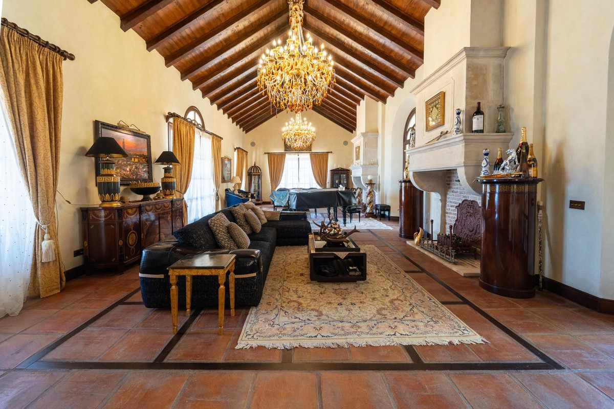 9 Bed Townhouse for sale in La Mairena Costa Del Sol, Málaga, Spain