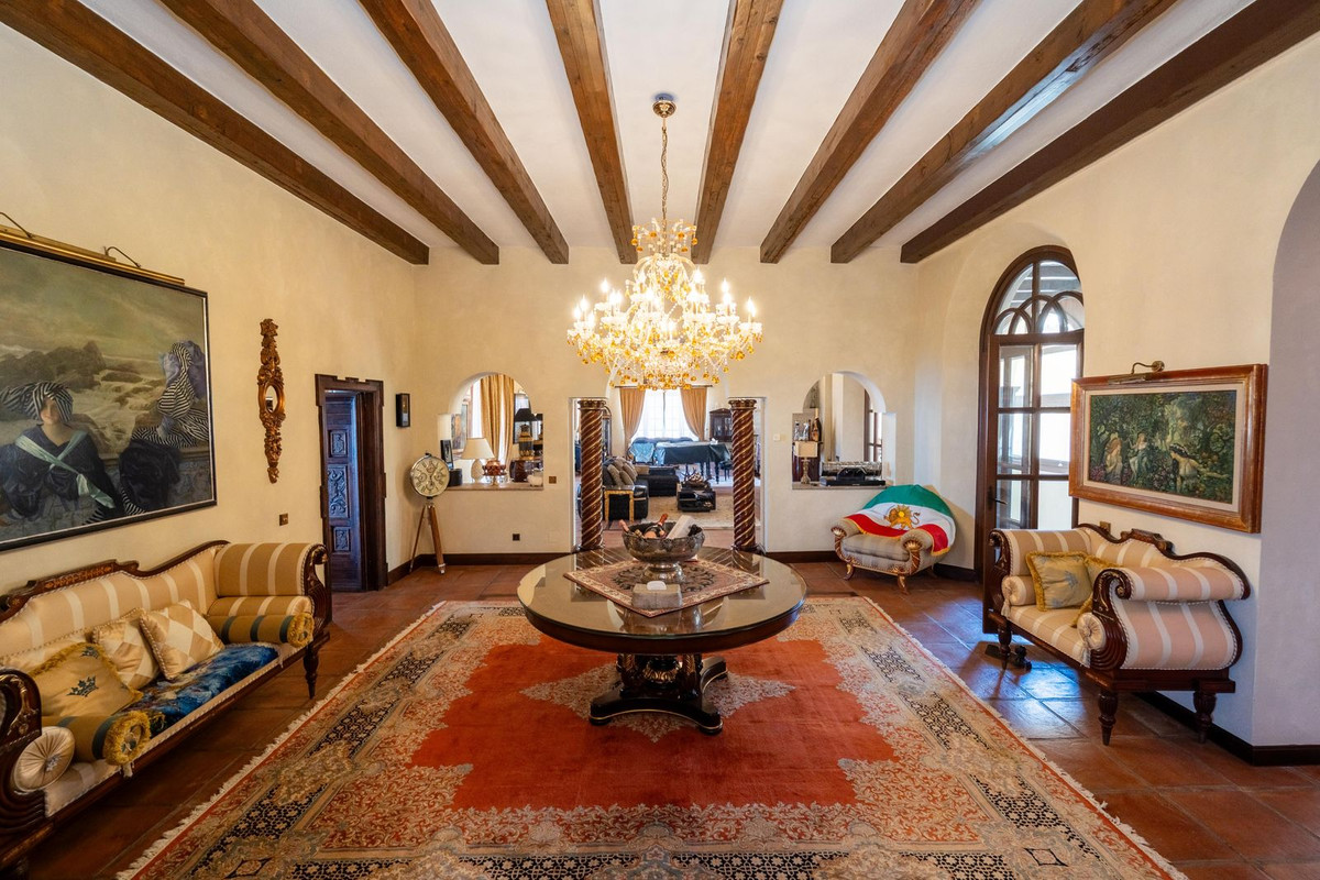 9 Bed Townhouse for sale in La Mairena Costa Del Sol, Málaga, Spain