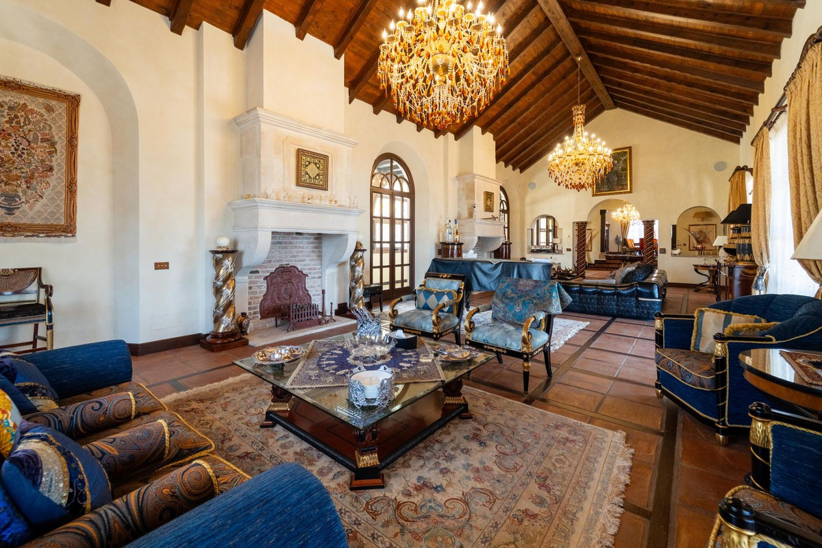 9 Bed Townhouse for sale in La Mairena Costa Del Sol, Málaga, Spain