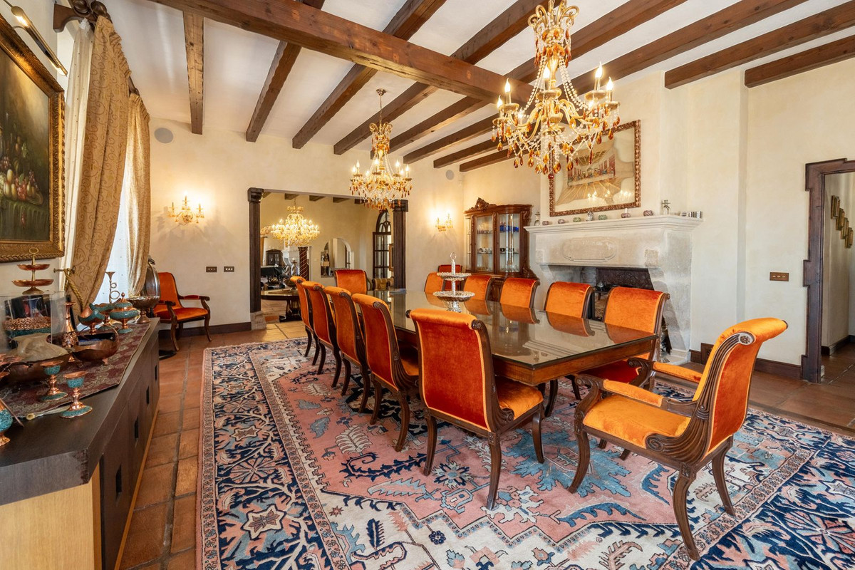 9 Bed Townhouse for sale in La Mairena Costa Del Sol, Málaga, Spain