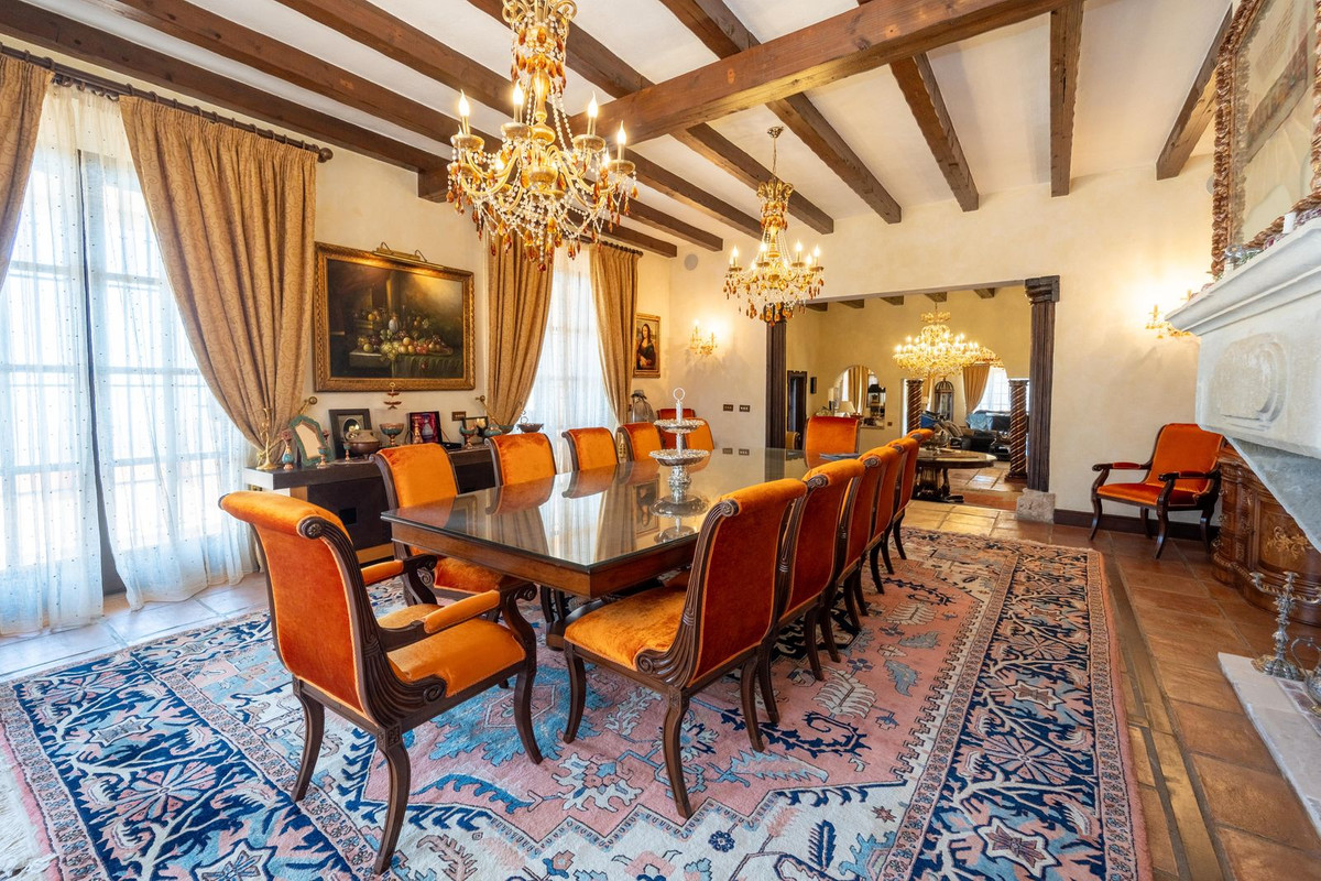 9 Bed Townhouse for sale in La Mairena Costa Del Sol, Málaga, Spain