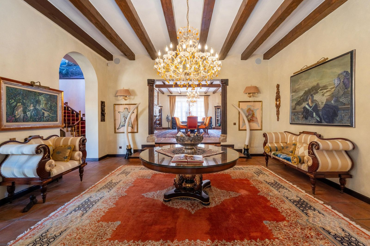 9 Bed Townhouse for sale in La Mairena Costa Del Sol, Málaga, Spain