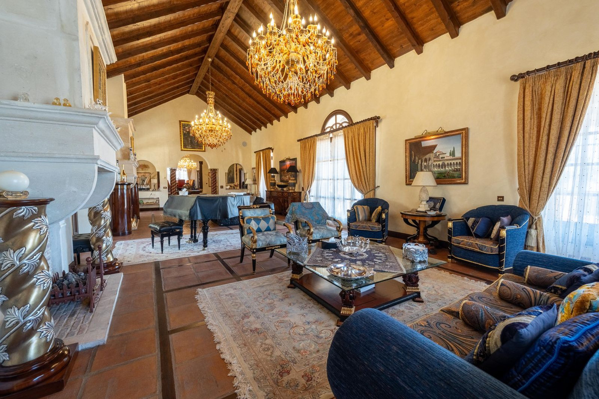 9 Bed Townhouse for sale in La Mairena Costa Del Sol, Málaga, Spain