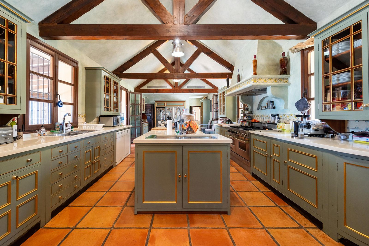 9 Bed Townhouse for sale in La Mairena Costa Del Sol, Málaga, Spain