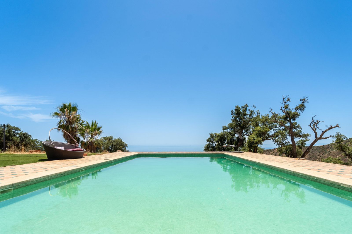 9 Bed Townhouse for sale in La Mairena Costa Del Sol, Málaga, Spain