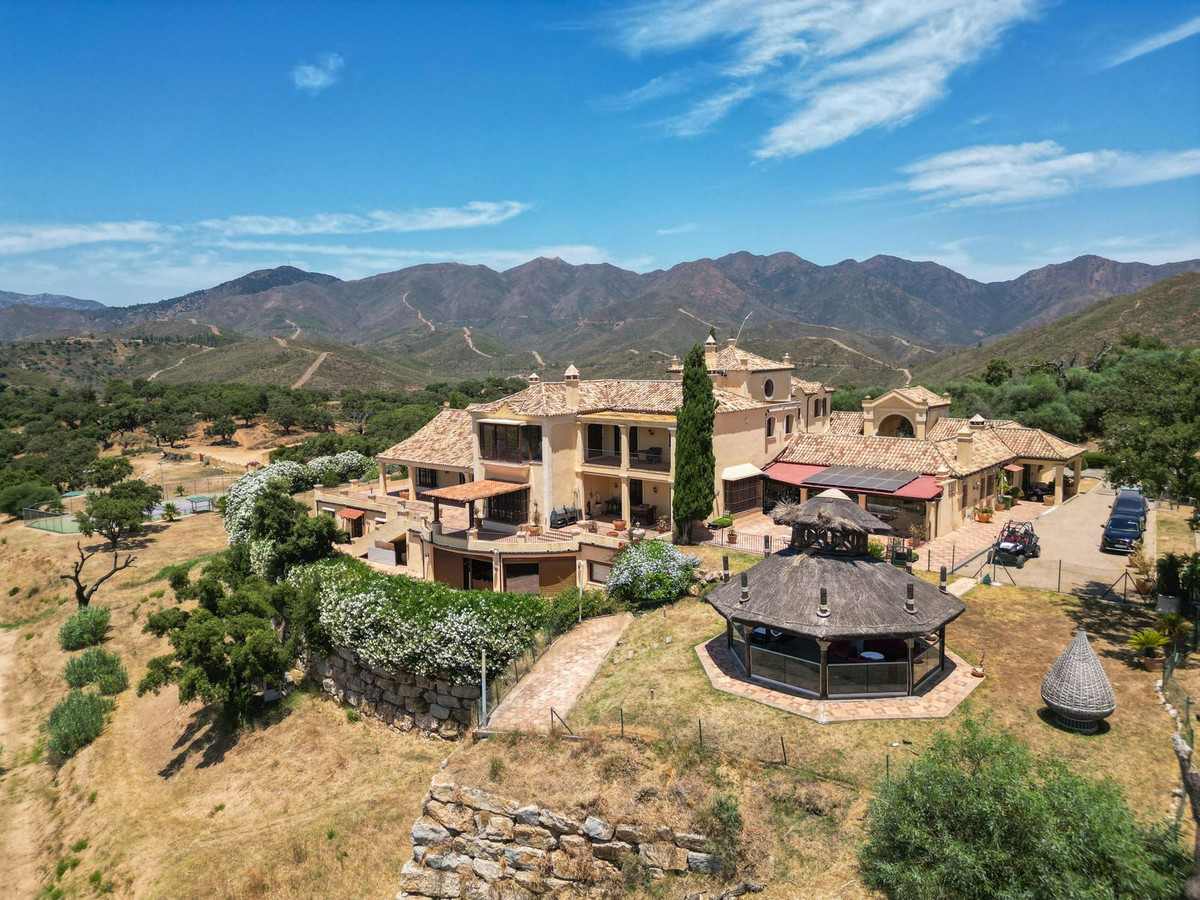 9 Bed Townhouse for sale in La Mairena Costa Del Sol, Málaga, Spain