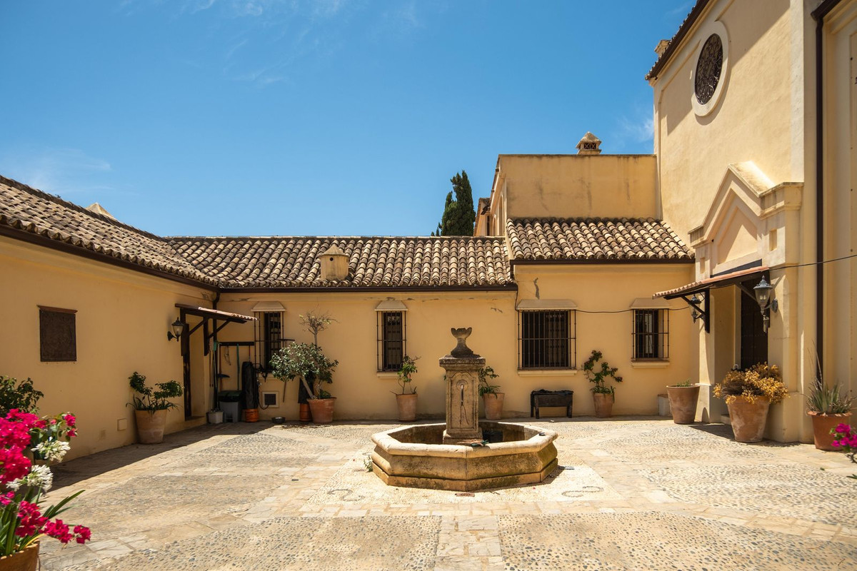9 Bed Townhouse for sale in La Mairena Costa Del Sol, Málaga, Spain