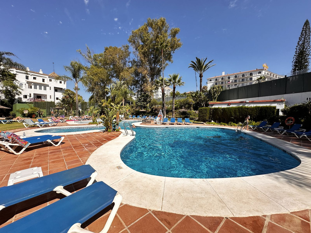 2 Bed Apartment for sale in Puerto Banús Costa Del Sol, Málaga, Spain
